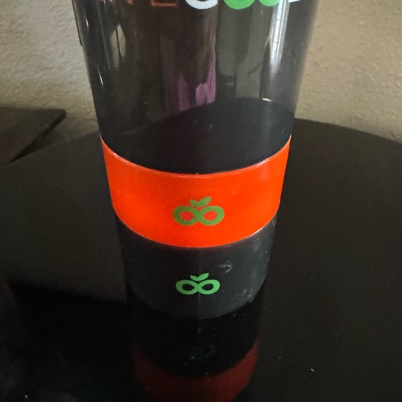 LiveGood Black Shaker Bottle with two compartments for supplements. - Picture 5 of 7